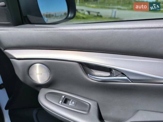 Белый Инфинити QX50, объемом двигателя 2 л и пробегом 14 тыс. км за 29800 $, фото 240 на Automoto.ua