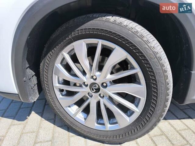 Белый Инфинити QX50, объемом двигателя 2 л и пробегом 14 тыс. км за 29800 $, фото 151 на Automoto.ua