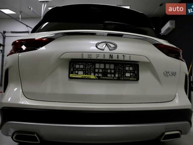 Белый Инфинити QX50, объемом двигателя 1.99 л и пробегом 38 тыс. км за 28999 $, фото 9 на Automoto.ua