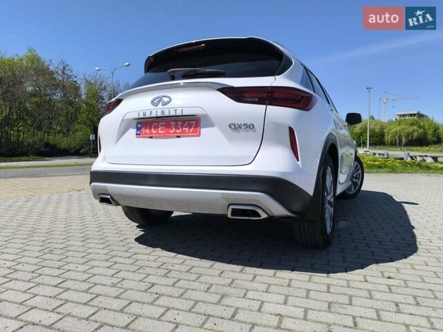 Белый Инфинити QX50, объемом двигателя 2 л и пробегом 14 тыс. км за 29800 $, фото 310 на Automoto.ua
