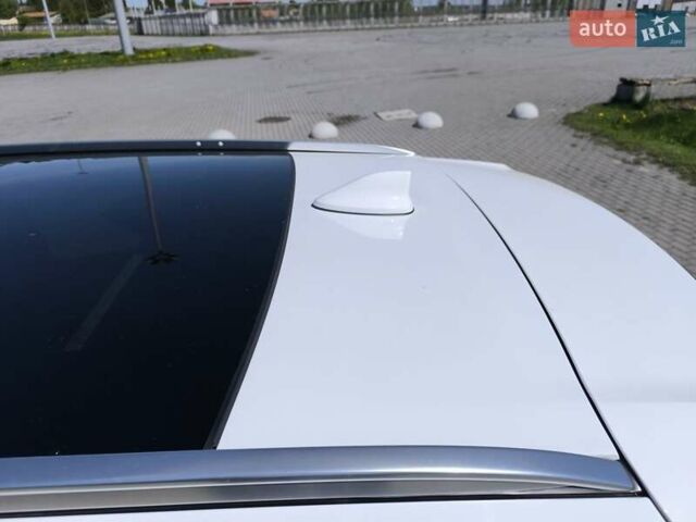 Белый Инфинити QX50, объемом двигателя 2 л и пробегом 14 тыс. км за 29800 $, фото 154 на Automoto.ua