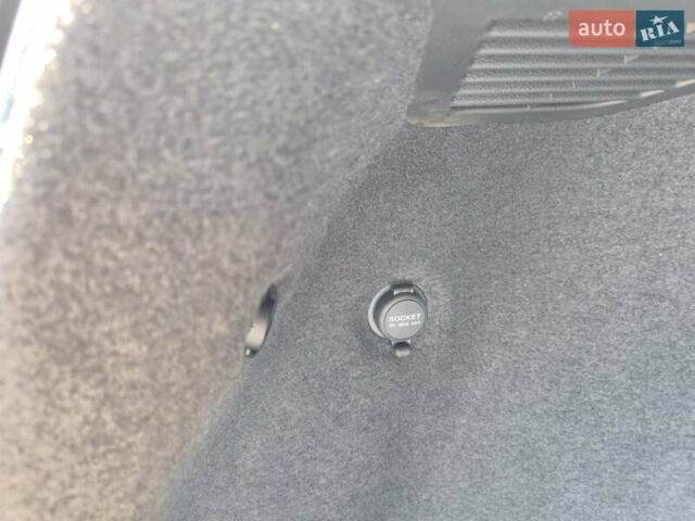 Белый Инфинити QX50, объемом двигателя 2 л и пробегом 14 тыс. км за 29800 $, фото 214 на Automoto.ua