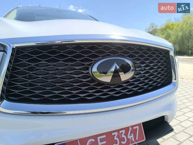 Белый Инфинити QX50, объемом двигателя 2 л и пробегом 14 тыс. км за 29800 $, фото 290 на Automoto.ua