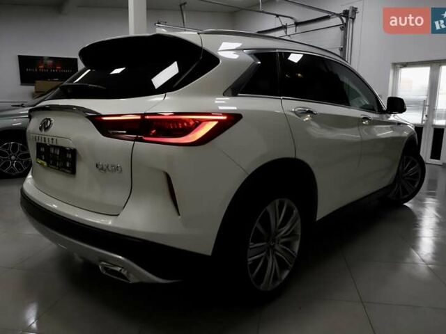 Белый Инфинити QX50, объемом двигателя 1.99 л и пробегом 38 тыс. км за 28999 $, фото 2 на Automoto.ua
