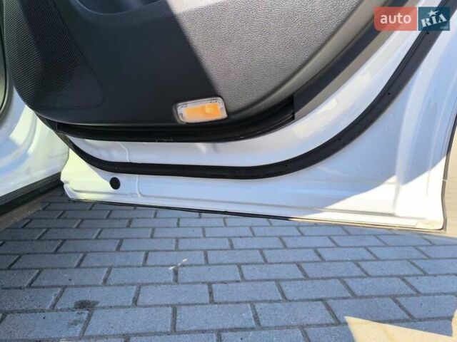 Белый Инфинити QX50, объемом двигателя 2 л и пробегом 14 тыс. км за 29800 $, фото 252 на Automoto.ua