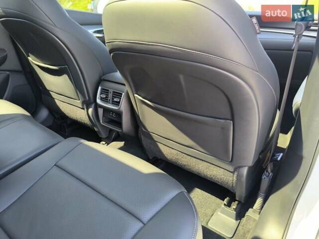 Белый Инфинити QX50, объемом двигателя 2 л и пробегом 14 тыс. км за 29800 $, фото 127 на Automoto.ua