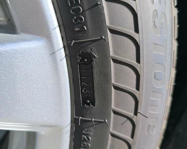 Белый Инфинити QX50, объемом двигателя 2 л и пробегом 14 тыс. км за 29800 $, фото 256 на Automoto.ua