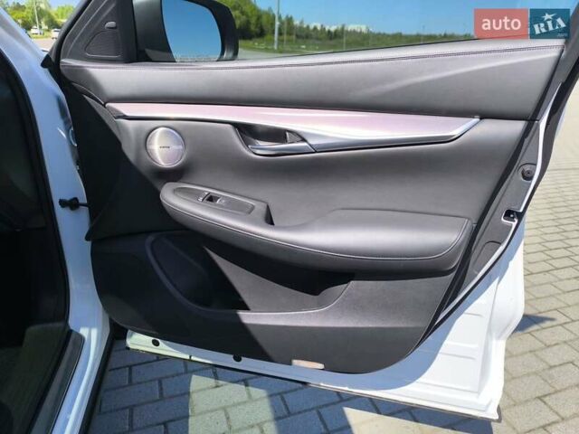 Белый Инфинити QX50, объемом двигателя 2 л и пробегом 14 тыс. км за 29800 $, фото 245 на Automoto.ua