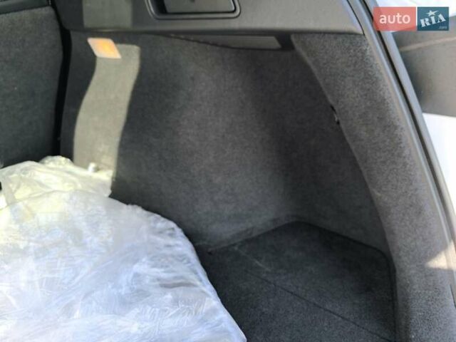 Белый Инфинити QX50, объемом двигателя 2 л и пробегом 14 тыс. км за 29800 $, фото 208 на Automoto.ua