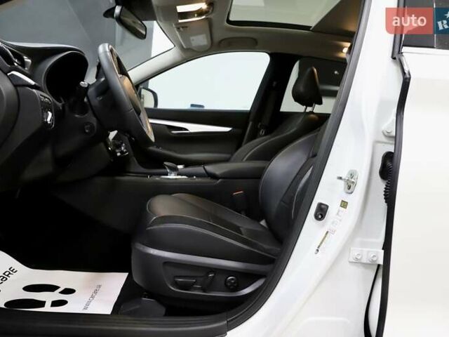 Белый Инфинити QX50, объемом двигателя 1.99 л и пробегом 38 тыс. км за 28999 $, фото 54 на Automoto.ua