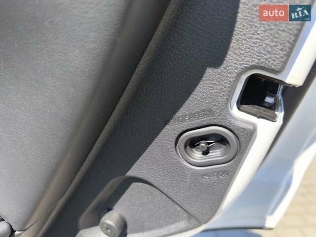 Белый Инфинити QX50, объемом двигателя 2 л и пробегом 14 тыс. км за 29800 $, фото 120 на Automoto.ua