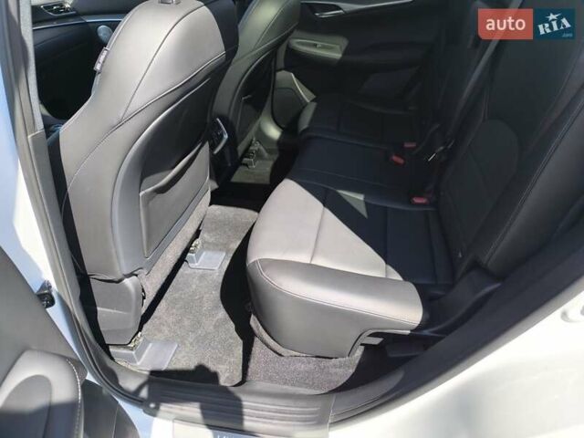 Белый Инфинити QX50, объемом двигателя 2 л и пробегом 14 тыс. км за 29800 $, фото 150 на Automoto.ua