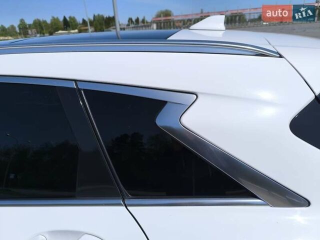 Белый Инфинити QX50, объемом двигателя 2 л и пробегом 14 тыс. км за 29800 $, фото 33 на Automoto.ua