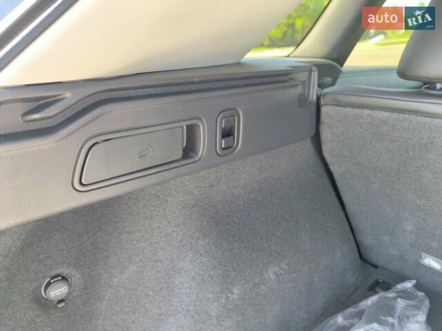 Белый Инфинити QX50, объемом двигателя 2 л и пробегом 14 тыс. км за 29800 $, фото 217 на Automoto.ua