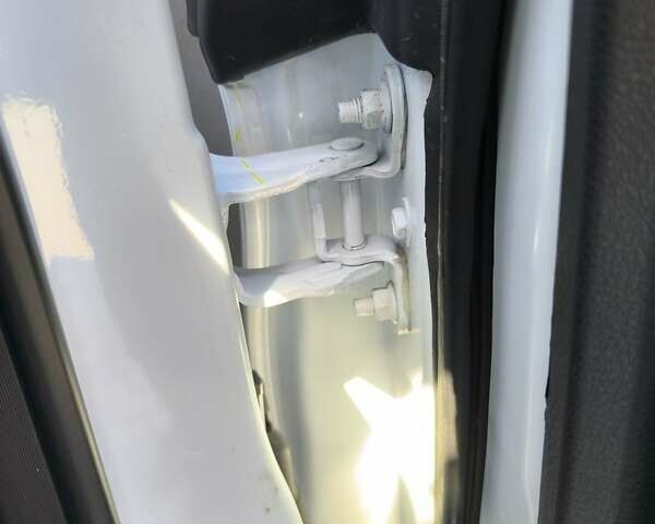 Белый Инфинити QX50, объемом двигателя 2 л и пробегом 14 тыс. км за 29800 $, фото 235 на Automoto.ua