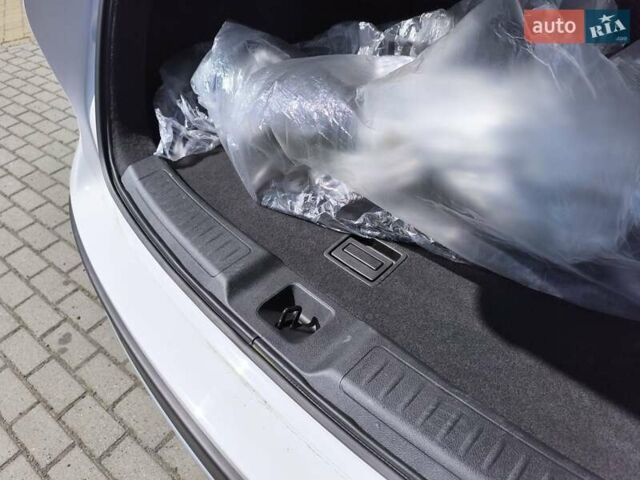 Белый Инфинити QX50, объемом двигателя 2 л и пробегом 14 тыс. км за 29800 $, фото 300 на Automoto.ua