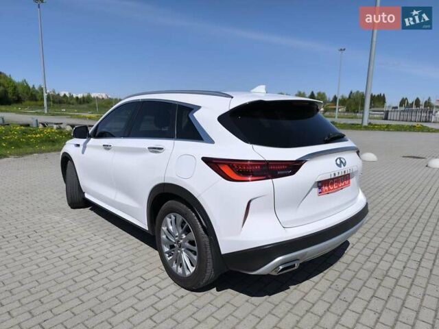 Белый Инфинити QX50, объемом двигателя 2 л и пробегом 14 тыс. км за 29800 $, фото 34 на Automoto.ua