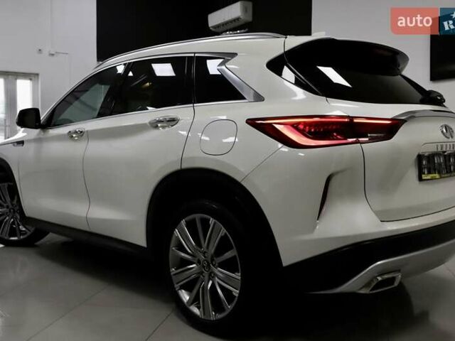 Белый Инфинити QX50, объемом двигателя 1.99 л и пробегом 38 тыс. км за 28999 $, фото 3 на Automoto.ua