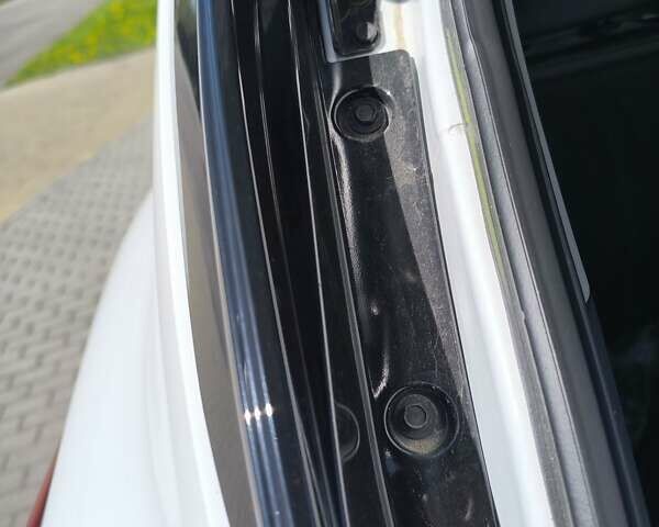 Белый Инфинити QX50, объемом двигателя 2 л и пробегом 14 тыс. км за 29800 $, фото 228 на Automoto.ua