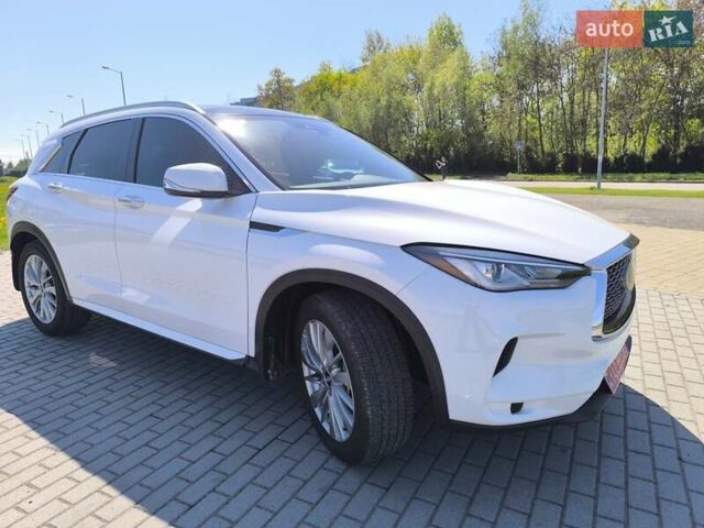 Белый Инфинити QX50, объемом двигателя 2 л и пробегом 14 тыс. км за 29800 $, фото 319 на Automoto.ua