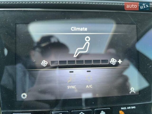 Белый Инфинити QX50, объемом двигателя 2 л и пробегом 14 тыс. км за 29800 $, фото 176 на Automoto.ua