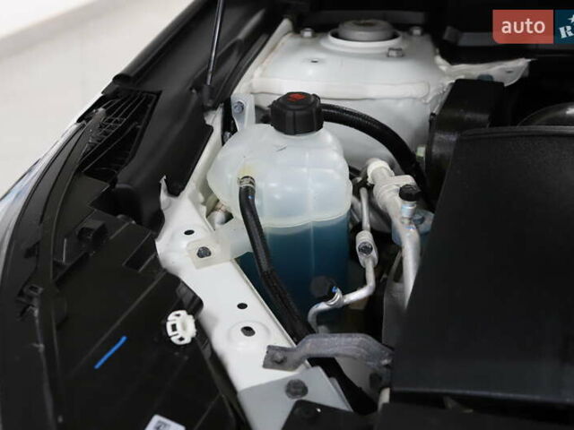 Белый Инфинити QX50, объемом двигателя 1.99 л и пробегом 38 тыс. км за 28999 $, фото 85 на Automoto.ua