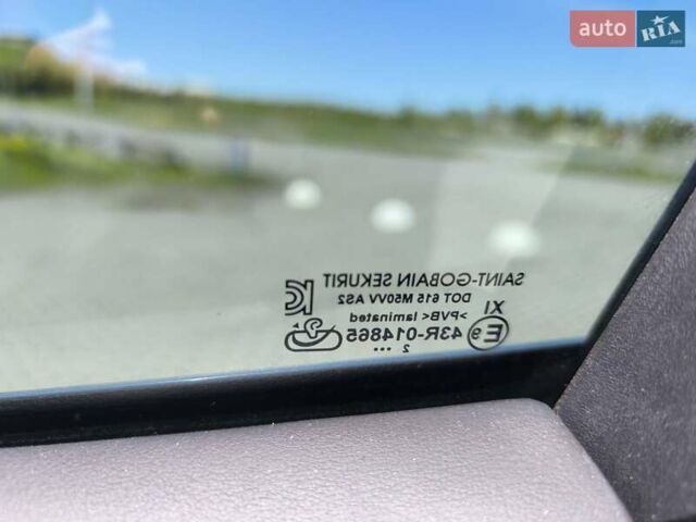Белый Инфинити QX50, объемом двигателя 2 л и пробегом 14 тыс. км за 29800 $, фото 105 на Automoto.ua