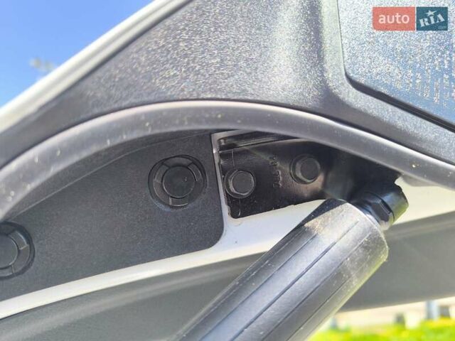 Белый Инфинити QX50, объемом двигателя 2 л и пробегом 14 тыс. км за 29800 $, фото 202 на Automoto.ua