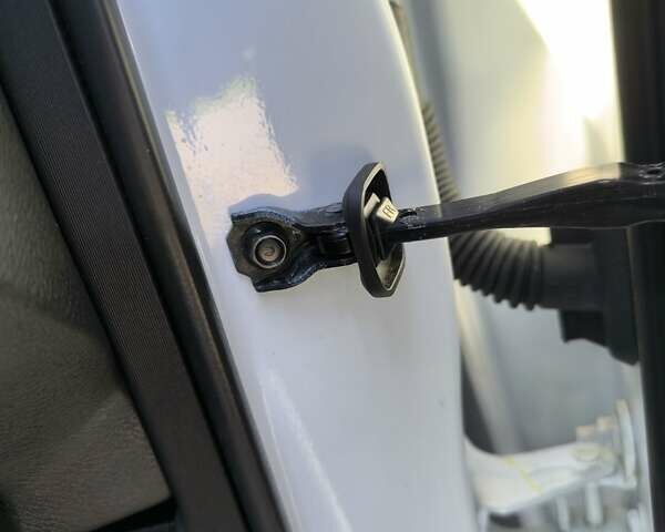 Белый Инфинити QX50, объемом двигателя 2 л и пробегом 14 тыс. км за 29800 $, фото 234 на Automoto.ua