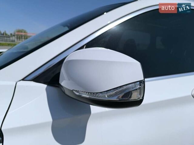 Белый Инфинити QX50, объемом двигателя 2 л и пробегом 14 тыс. км за 29800 $, фото 18 на Automoto.ua