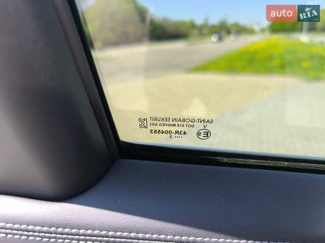 Белый Инфинити QX50, объемом двигателя 2 л и пробегом 14 тыс. км за 29800 $, фото 100 на Automoto.ua