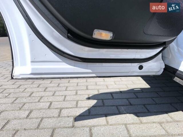 Белый Инфинити QX50, объемом двигателя 2 л и пробегом 14 тыс. км за 29800 $, фото 136 на Automoto.ua