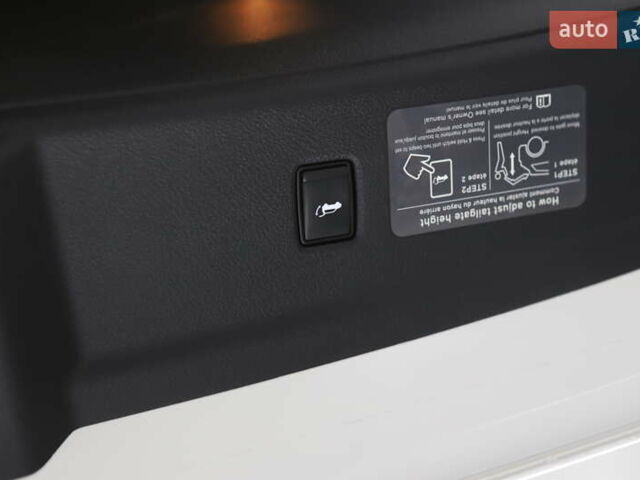 Белый Инфинити QX50, объемом двигателя 1.99 л и пробегом 38 тыс. км за 28999 $, фото 92 на Automoto.ua