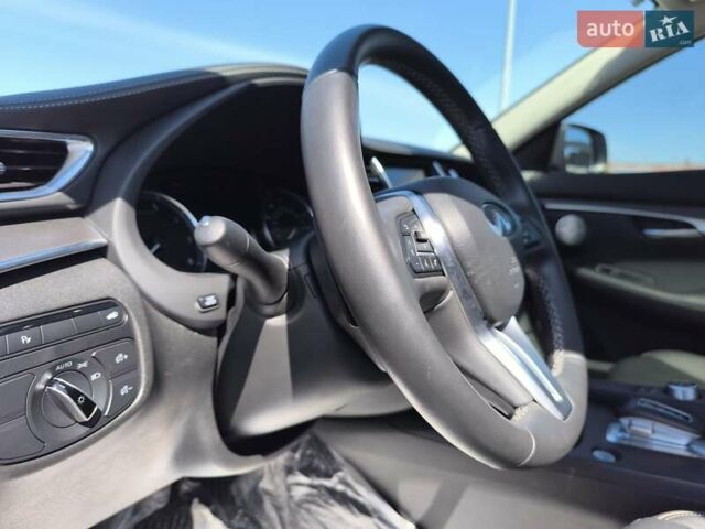 Белый Инфинити QX50, объемом двигателя 2 л и пробегом 14 тыс. км за 29800 $, фото 336 на Automoto.ua