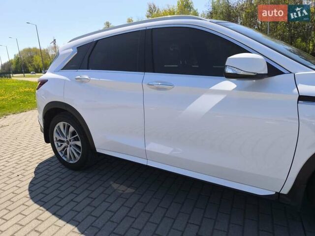 Белый Инфинити QX50, объемом двигателя 2 л и пробегом 14 тыс. км за 29800 $, фото 316 на Automoto.ua