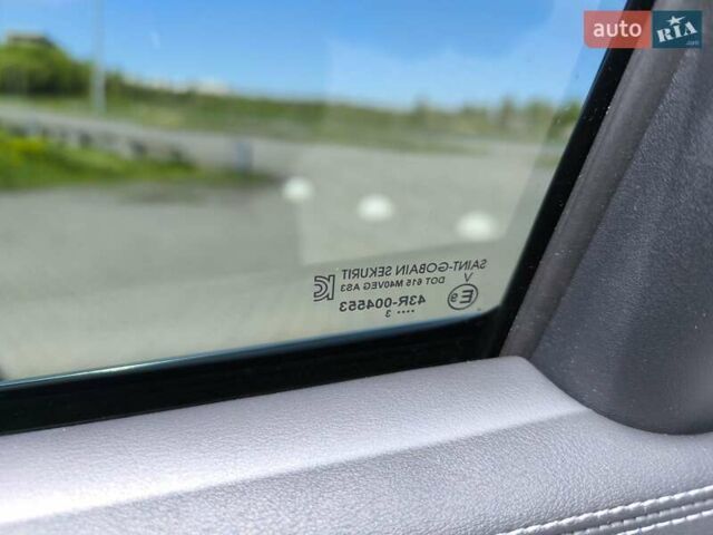 Белый Инфинити QX50, объемом двигателя 2 л и пробегом 14 тыс. км за 29800 $, фото 101 на Automoto.ua