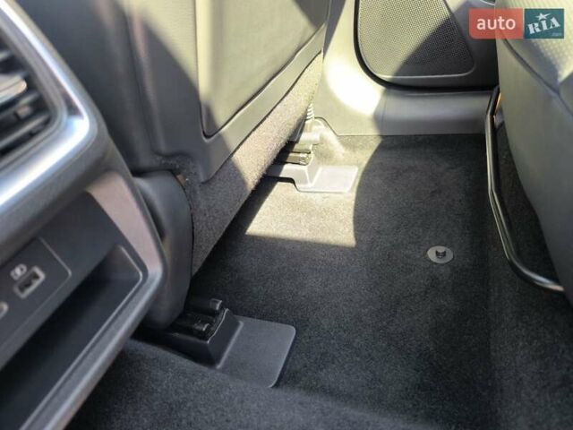 Белый Инфинити QX50, объемом двигателя 2 л и пробегом 14 тыс. км за 29800 $, фото 148 на Automoto.ua