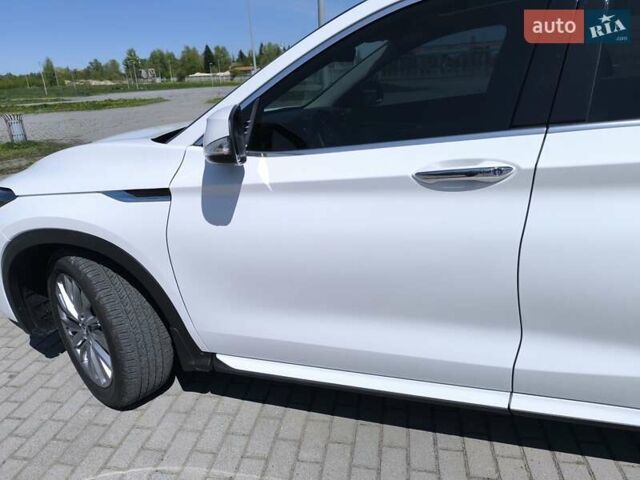 Белый Инфинити QX50, объемом двигателя 2 л и пробегом 14 тыс. км за 29800 $, фото 29 на Automoto.ua