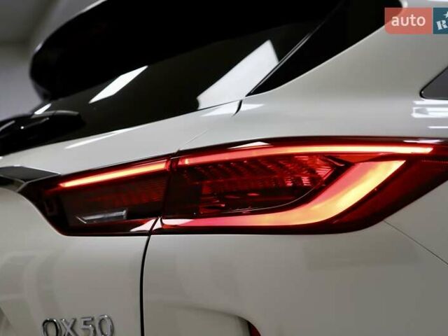 Белый Инфинити QX50, объемом двигателя 1.99 л и пробегом 38 тыс. км за 28999 $, фото 40 на Automoto.ua
