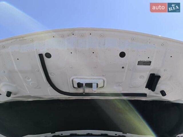 Белый Инфинити QX50, объемом двигателя 2 л и пробегом 14 тыс. км за 29800 $, фото 280 на Automoto.ua