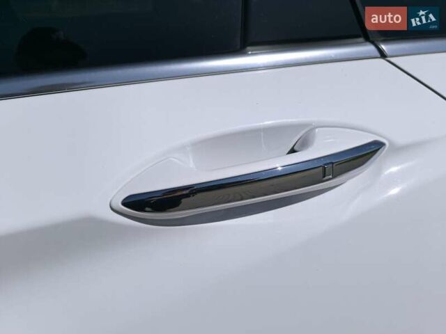 Белый Инфинити QX50, объемом двигателя 2 л и пробегом 14 тыс. км за 29800 $, фото 268 на Automoto.ua