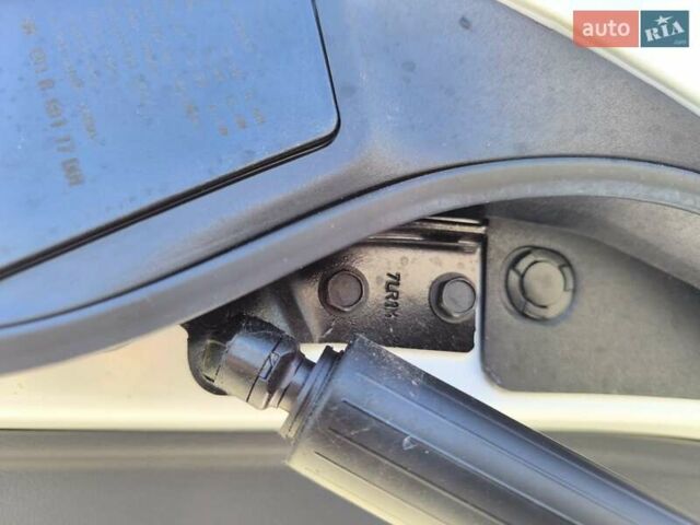 Белый Инфинити QX50, объемом двигателя 2 л и пробегом 14 тыс. км за 29800 $, фото 200 на Automoto.ua