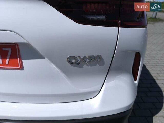 Белый Инфинити QX50, объемом двигателя 2 л и пробегом 14 тыс. км за 29800 $, фото 226 на Automoto.ua