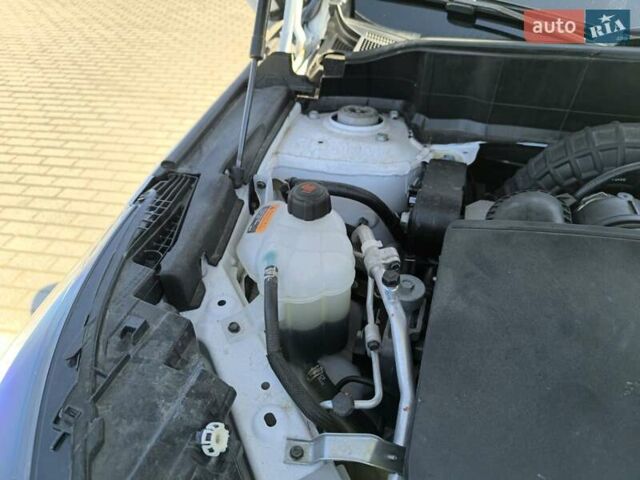 Белый Инфинити QX50, объемом двигателя 2 л и пробегом 14 тыс. км за 29800 $, фото 282 на Automoto.ua