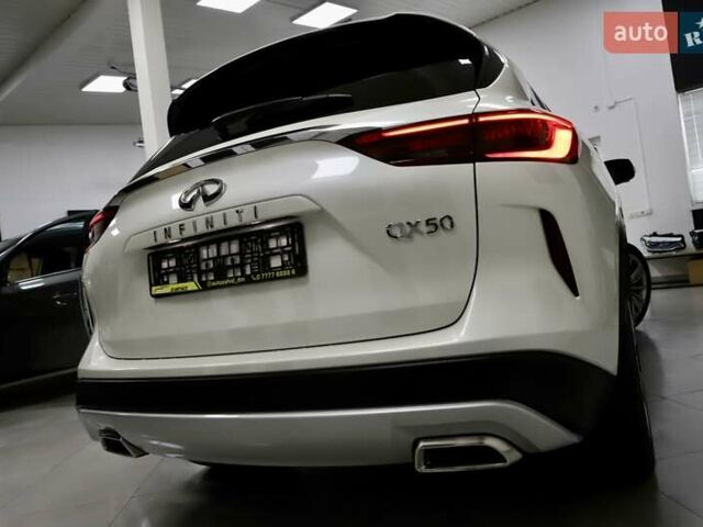 Белый Инфинити QX50, объемом двигателя 1.99 л и пробегом 38 тыс. км за 28999 $, фото 13 на Automoto.ua