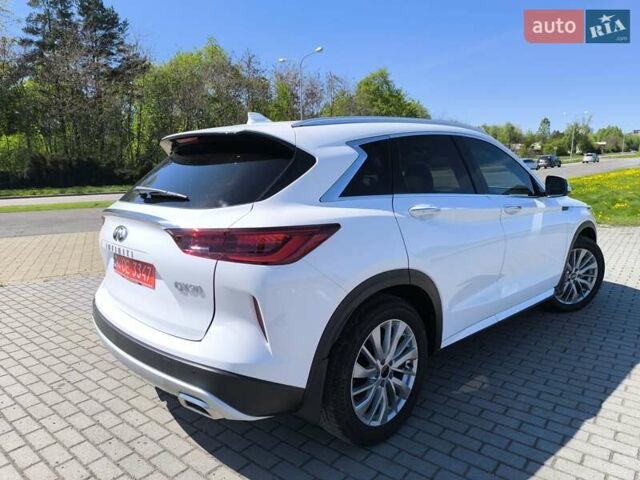 Белый Инфинити QX50, объемом двигателя 2 л и пробегом 14 тыс. км за 29800 $, фото 4 на Automoto.ua