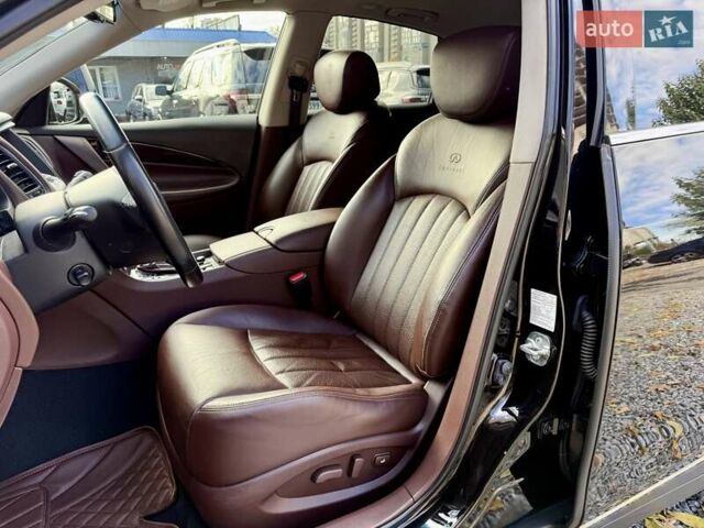 Черный Инфинити QX50, объемом двигателя 3.7 л и пробегом 64 тыс. км за 16800 $, фото 8 на Automoto.ua