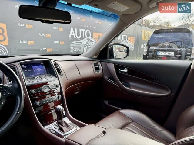 Черный Инфинити QX50, объемом двигателя 3.7 л и пробегом 64 тыс. км за 16800 $, фото 14 на Automoto.ua