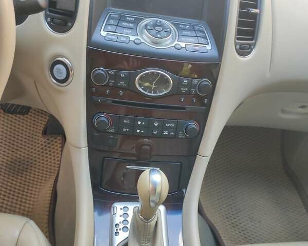 Черный Инфинити QX50, объемом двигателя 2.5 л и пробегом 175 тыс. км за 14699 $, фото 11 на Automoto.ua