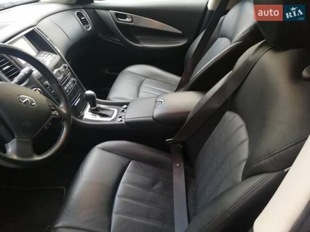 Чорний Інфініті QX50, об'ємом двигуна 2.99 л та пробігом 146 тис. км за 19850 $, фото 6 на Automoto.ua